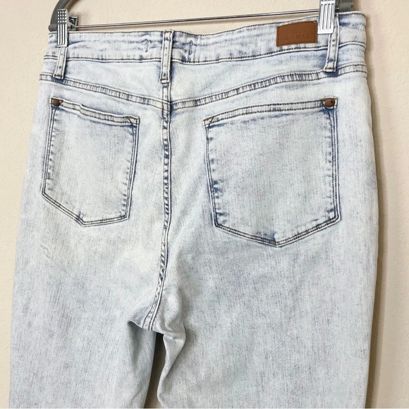Judy Blue Slim Fit High Rise Ultra Light Acid Wash Jean - Picture 9 of 13